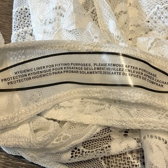 Super Sexy And Pretty BCBGMaxAzaria Lace Keyhole Bodysuit - NWT - Picture 8 of 11